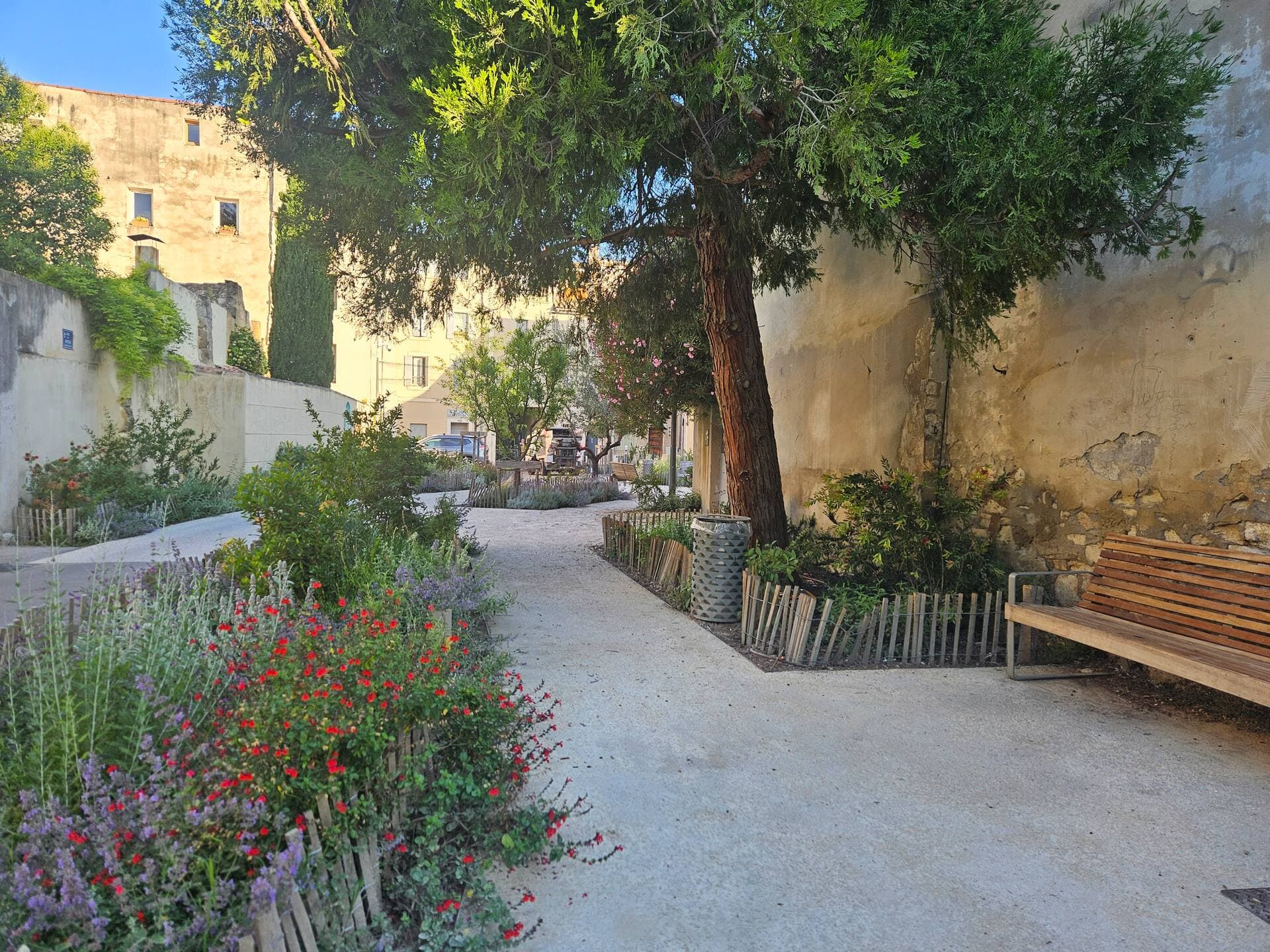 Dans le quartier
