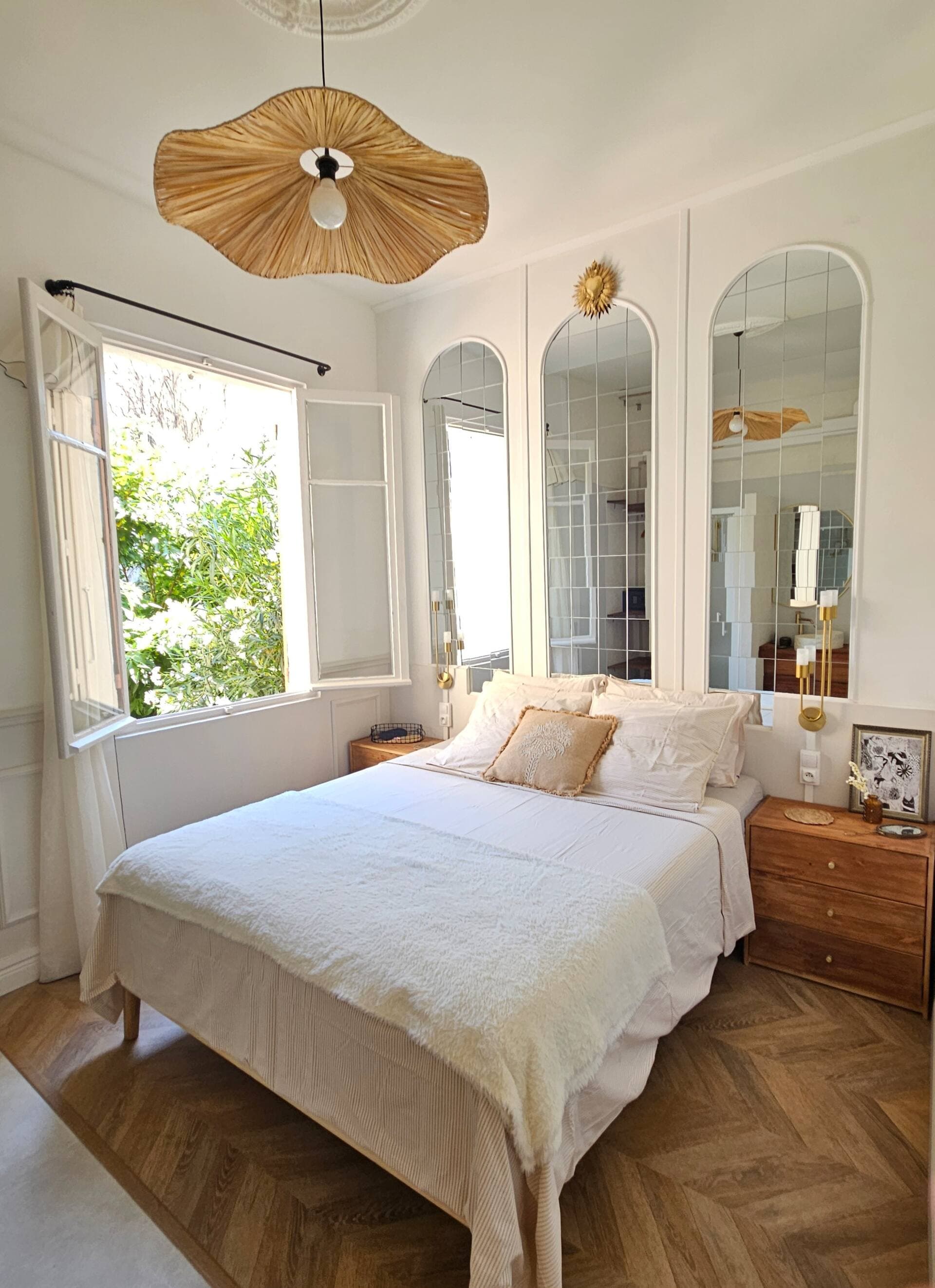 Salle d'eau intégrée et ouverte sur la chambre